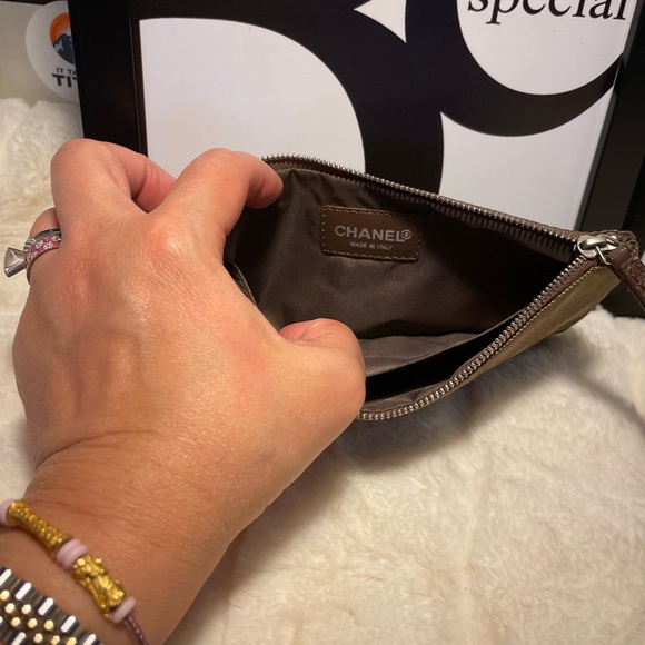 100% Authentic Chanel wristlet wallet - Picture 7 of 7